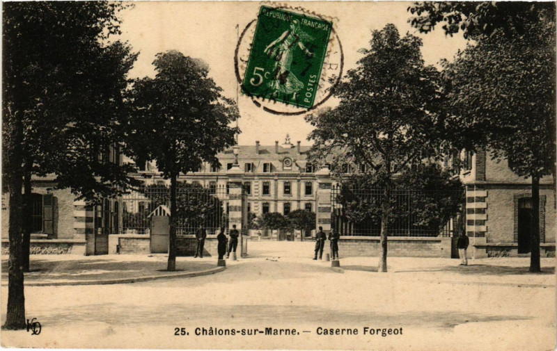 Carte postale ancienne Chalons-sur-Marne - Caserne Forgeot