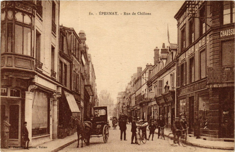 Carte postale ancienne Epernay - Rue de Chalons à Épernay