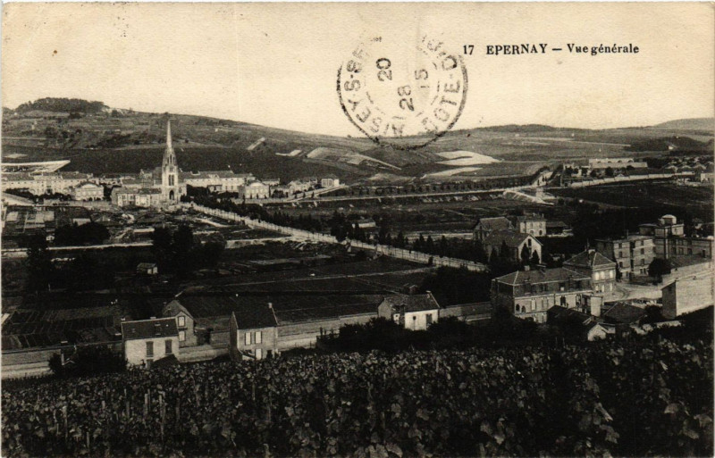 Carte postale ancienne Epernay - Vue générale à Épernay