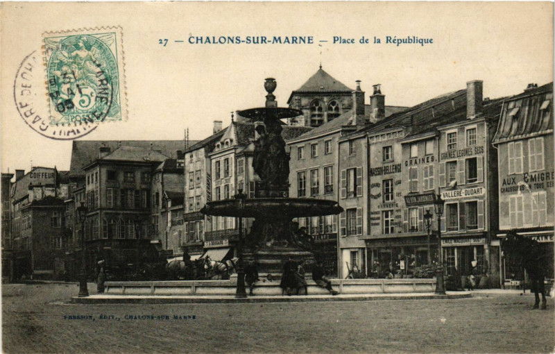 Carte postale ancienne Chalons-sur-Marne - Place de la Republique