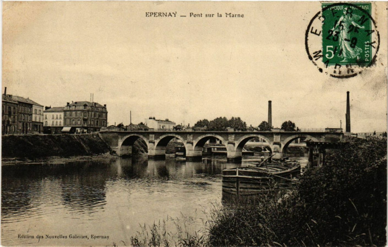 Carte postale ancienne Epernay - Pont sur la Marne à Épernay