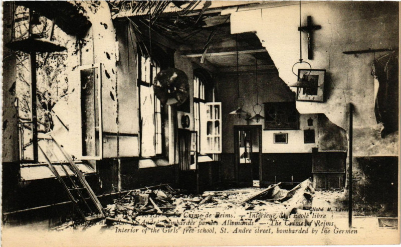 Carte postale ancienne Guerre 1914-1915 - Le Crime de Reims - Interieur de Ecole libre à Reims