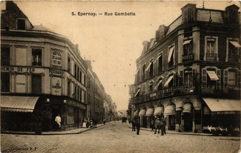 Carte postale ancienne Epernay - Rue Gambetta à Épernay