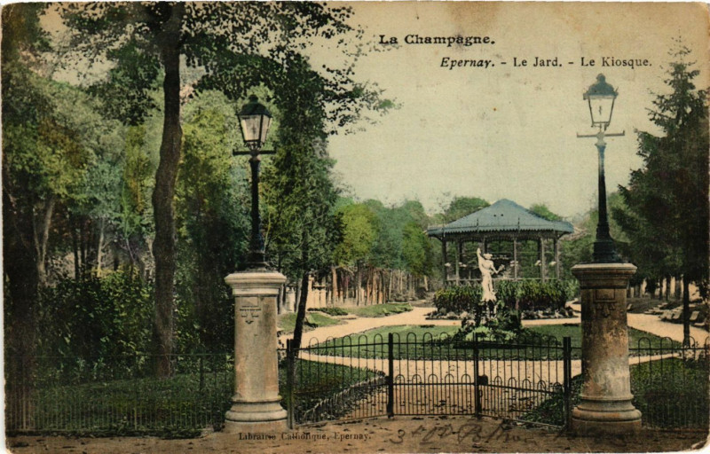 Carte postale ancienne La Champagne - Epernay - Le Jard - Le Kiosque à Épernay