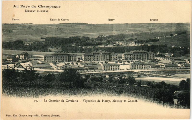 Carte postale ancienne Epernay Illustré - Le Quartier de Cavalerie - à Épernay