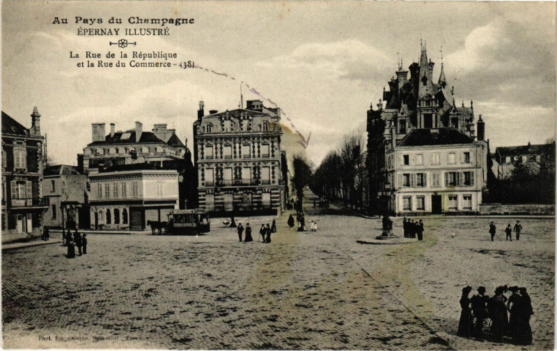 Carte postale ancienne Epernay Illustré - La Rue de la Republique et à Épernay