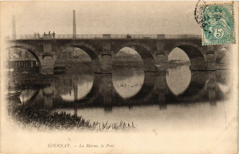 Carte postale ancienne Epernay - La Marne le Pont à Épernay