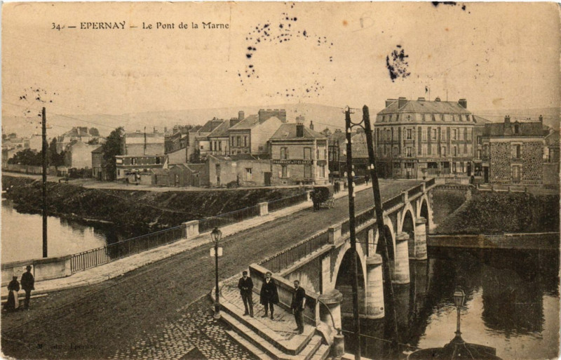 Carte postale ancienne Epernay - Le Pont de la Marne à Épernay