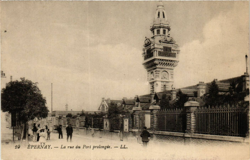 Carte postale ancienne Epernay - La rue du Port prolongée à Épernay