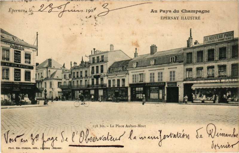 Carte postale ancienne Epernay Illustré - La Place Auban-Moet à Épernay