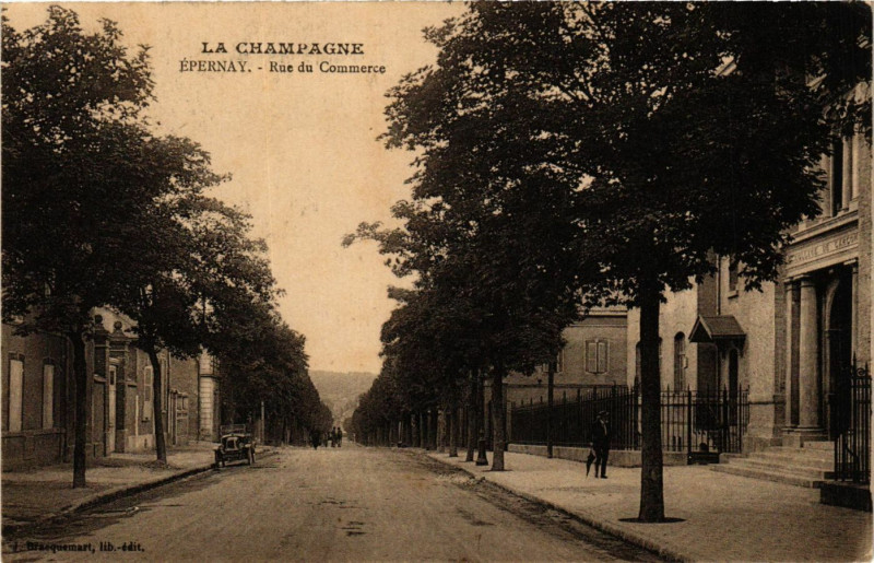 Carte postale ancienne La Campagne - Epernay - Rue du Commerce à Épernay