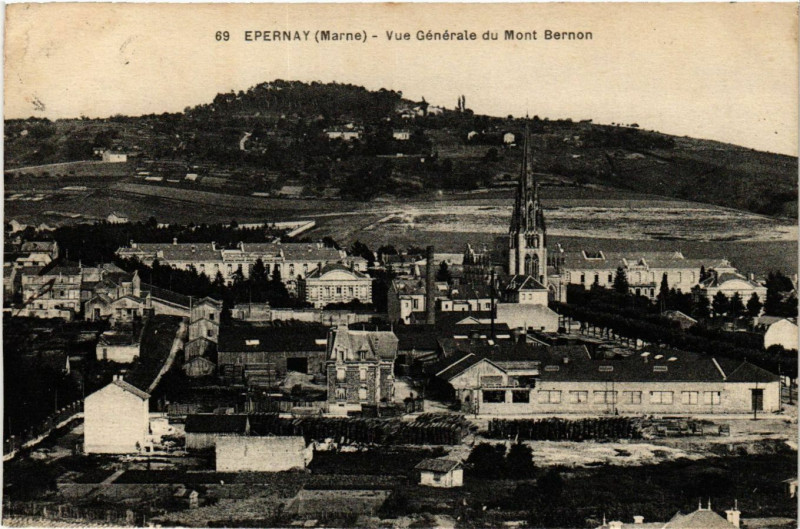 Carte postale ancienne Epernay - Vue générale du Mont-Bernon à Épernay