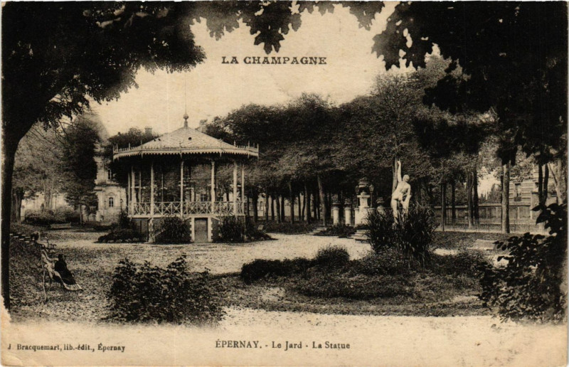 Carte postale ancienne La Campagne - Epernay - Le Jard - La Statue à Épernay