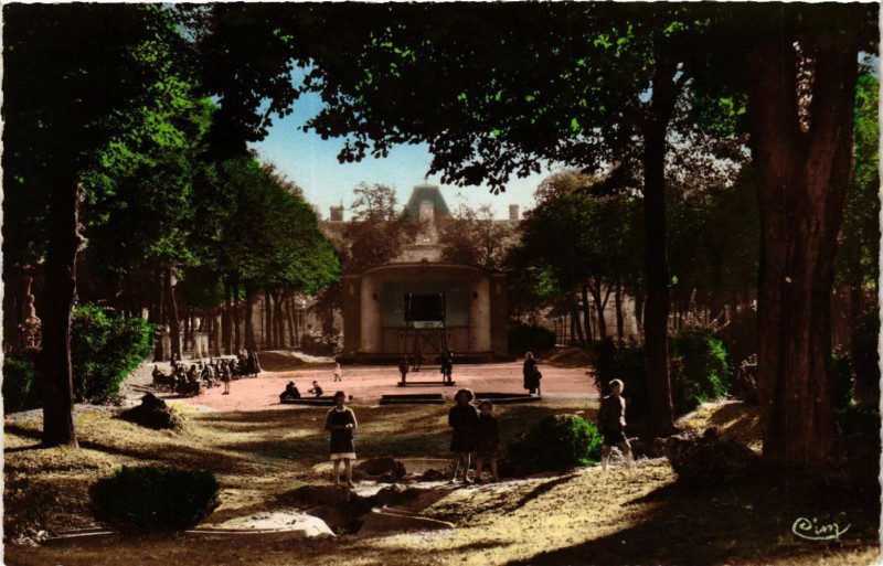Carte postale ancienne Epernay - Un coin du Jard à Épernay