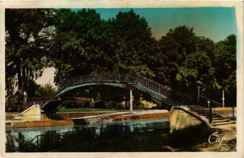 Carte postale ancienne Chalons-sur-Marne - La Passerelle