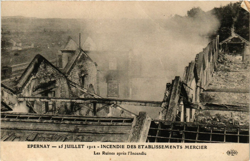 Carte postale ancienne Epernay - 25 Juillet 1912 - Incendie des Etabl. Mercier - à Épernay