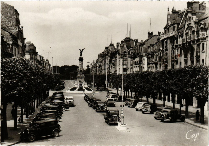 Carte postale ancienne Reims - La place Drouet-d'Erlon à Reims
