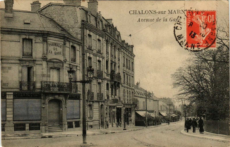 Carte postale ancienne Chalons-sur-Marne - Avenue de la Gare