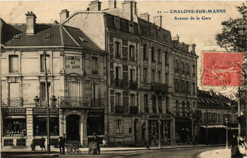 Carte postale ancienne Chalons-sur-Marne - Avenue de la Gare