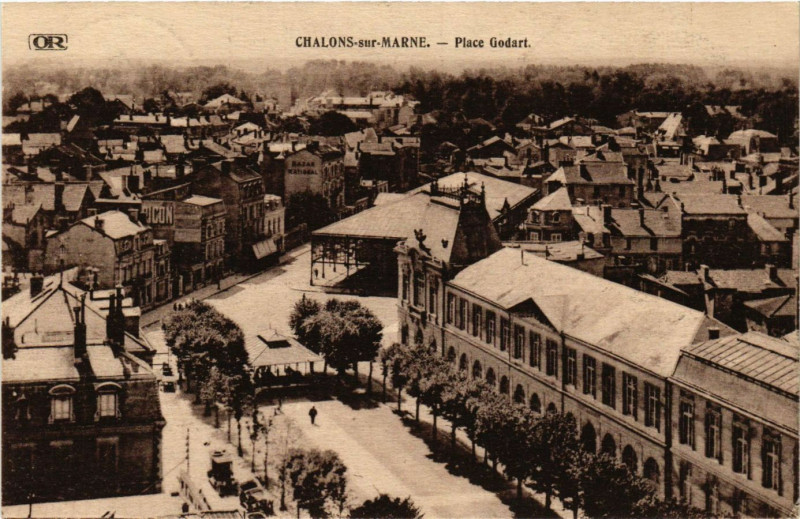 Carte postale ancienne Chalons-sur-Marne - Place Godart