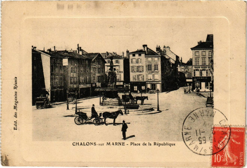 Carte postale ancienne Chalons-sur-Marne - Place de la Republique