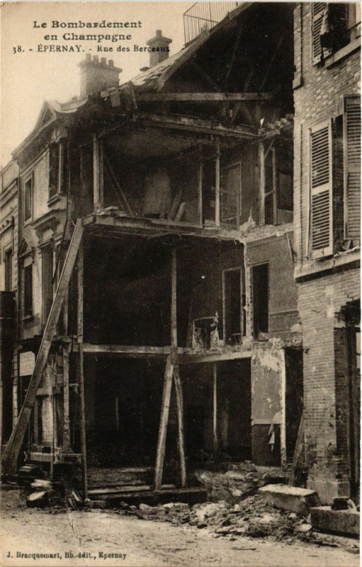 Carte postale ancienne Le Bombardement en Champagne - Epernay - Rue des Berceaux à Épernay