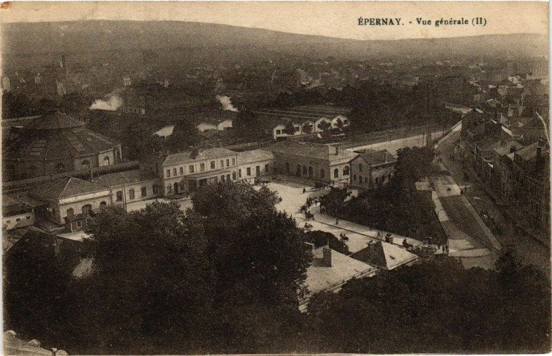 Carte postale ancienne Epernay - Vue générale à Épernay