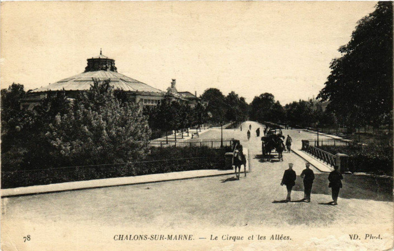Carte postale ancienne Chalons-sur-Marne - Le Cirque et les Allées