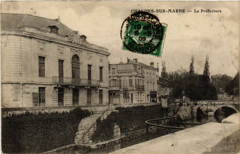 Carte postale ancienne Chalons-sur-Marne - La Prefecture