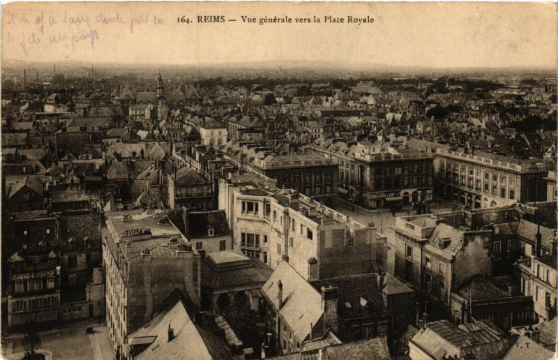 Carte postale ancienne Reims - Vue générale vers la Place Royale à Reims