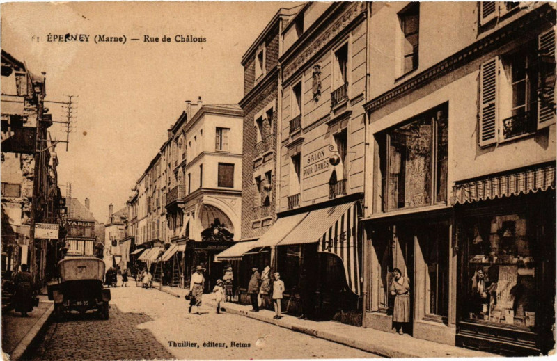 Carte postale ancienne Epernay - Rue de Chalons à Épernay