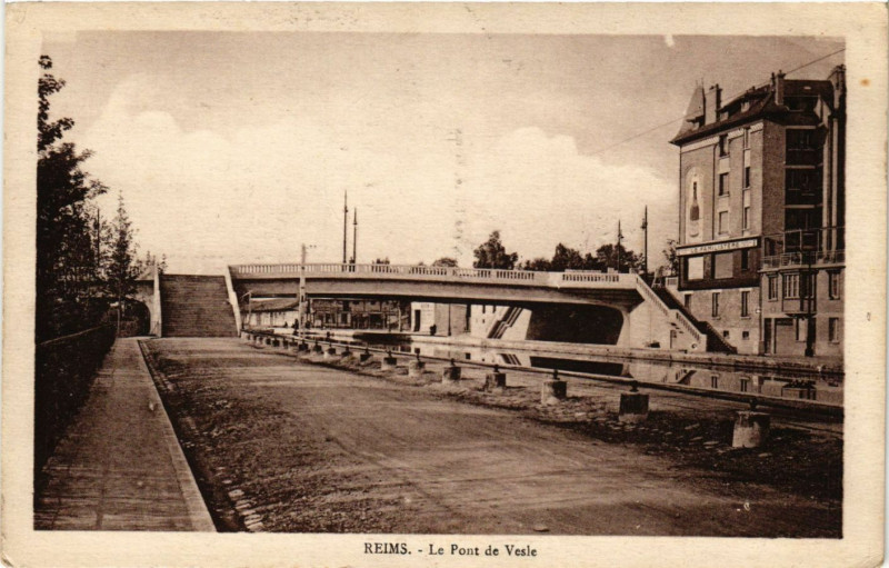 Carte postale ancienne Reims - Le Pont de Vesle à Reims