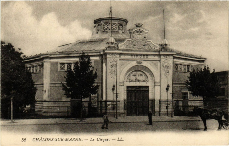 Carte postale ancienne Chalons-sur-Marne - Le Cirque