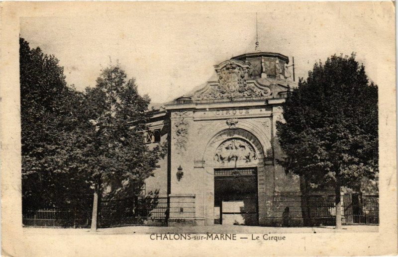 Carte postale ancienne Chalons-sur-Marne - Le Cirque