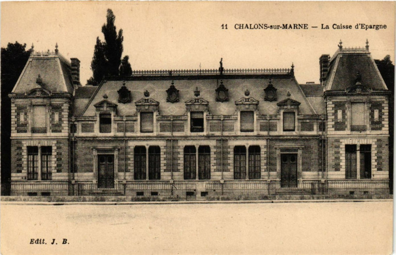 Carte postale ancienne Chalons-sur-Marne le. . . - La Caisse d'epargne à Isse