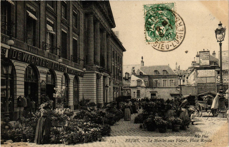 Carte postale ancienne Reims - Le Marche aux Fleurs Place Royale à Reims