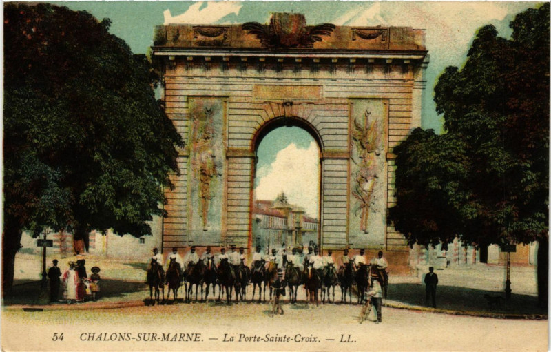 Carte postale ancienne Chalons-sur-Marne - La Porte Sainte-Croix