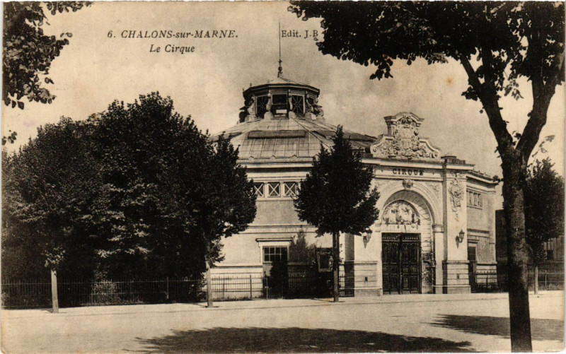 Carte postale ancienne Chalons-sur-Marne - Le Cirque