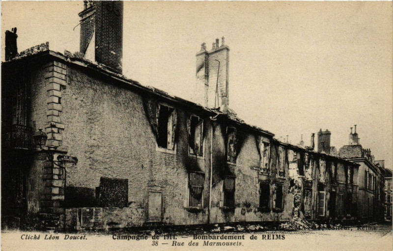 Carte postale ancienne Campagne de 1914 - Bombardement de Reims - Rue des Marmousets à Reims