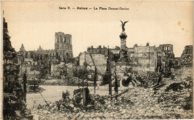 Carte postale ancienne Reims - La Place Drouet-Derlon à Reims