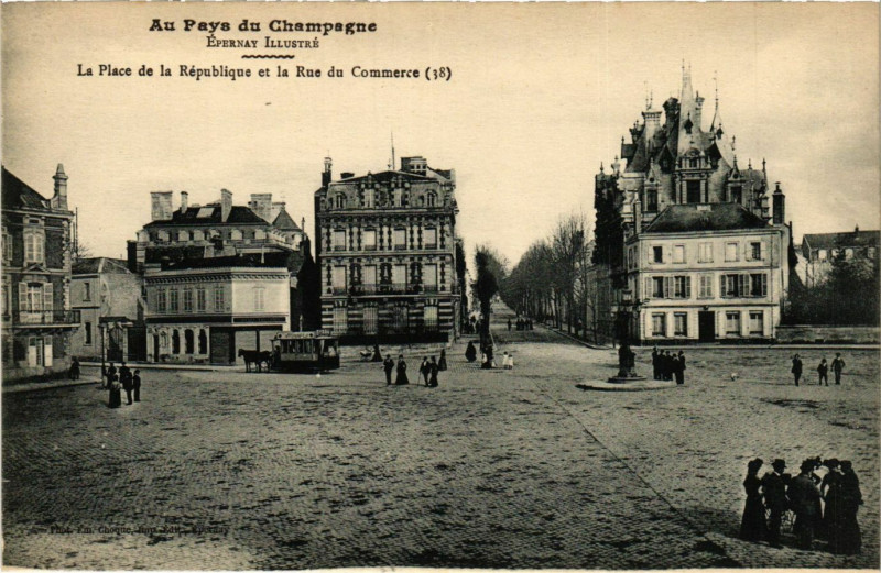 Carte postale ancienne Epernay Illustré - La Place de la Republique à Épernay