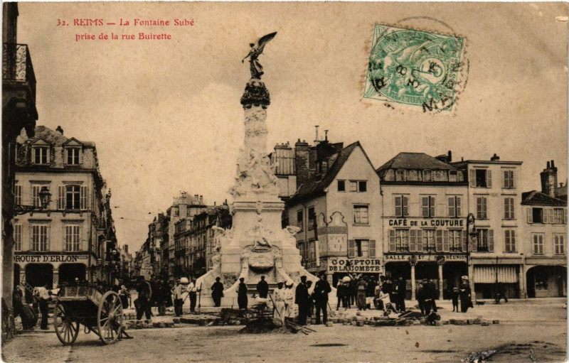 Carte postale ancienne Reims - Fontaine Sube prise de la rue Buirette à Reims