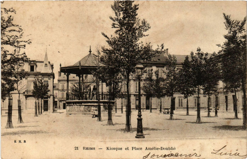 Carte postale ancienne Reims - Kiosque et Place Amelie-Doublie à Reims