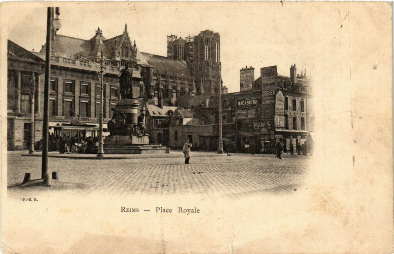 Carte postale ancienne Reims - Place Royale à Reims
