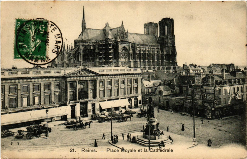 Carte postale ancienne Reims - Place Royale et la Cathedrale à Reims