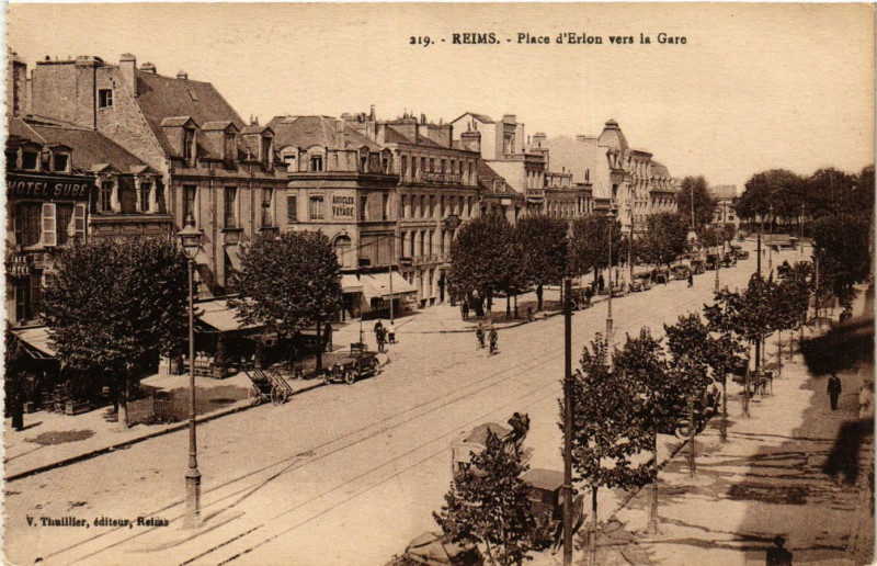 Carte postale ancienne Reims - Place d'Erlon vers la Gare à Reims
