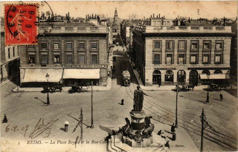 Carte postale ancienne Reims - La Place Royale et la Rue Colbert à Reims