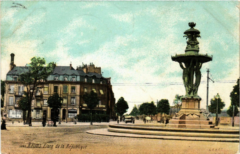 Carte postale ancienne Reims - Place de la Republique à Reims