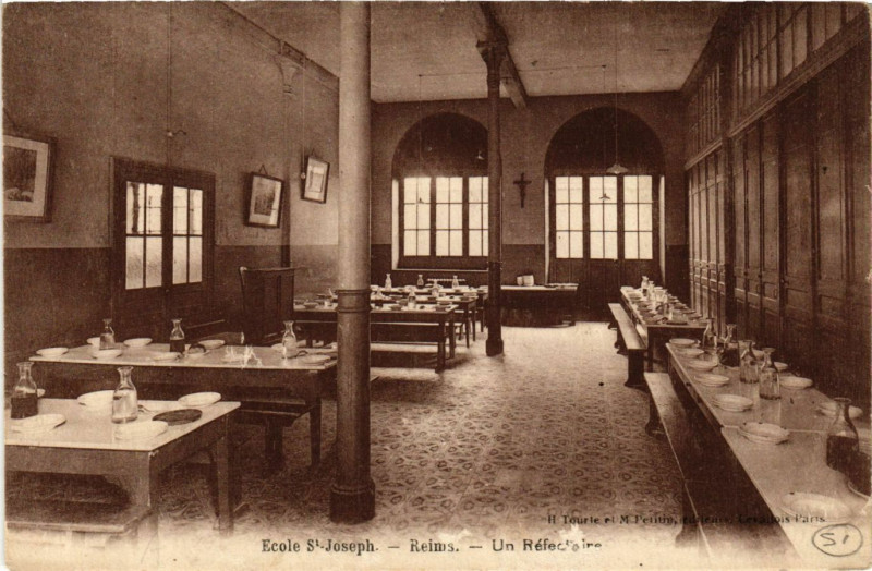 Carte postale ancienne Ecole Saint-Joseph - Reims - Un Refectaire à Reims