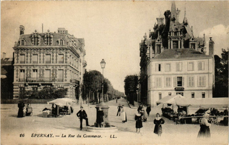 Carte postale ancienne Epernay - La Rue du Commerce à Épernay